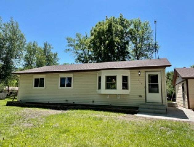 684 Northgate Dr, Winsted, MN 55395