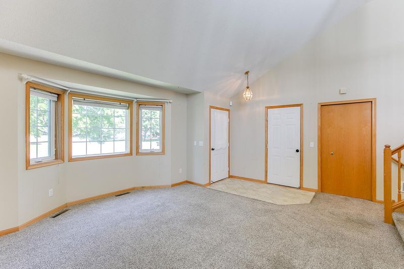 960 105th Ave NE, Blaine, MN 55434