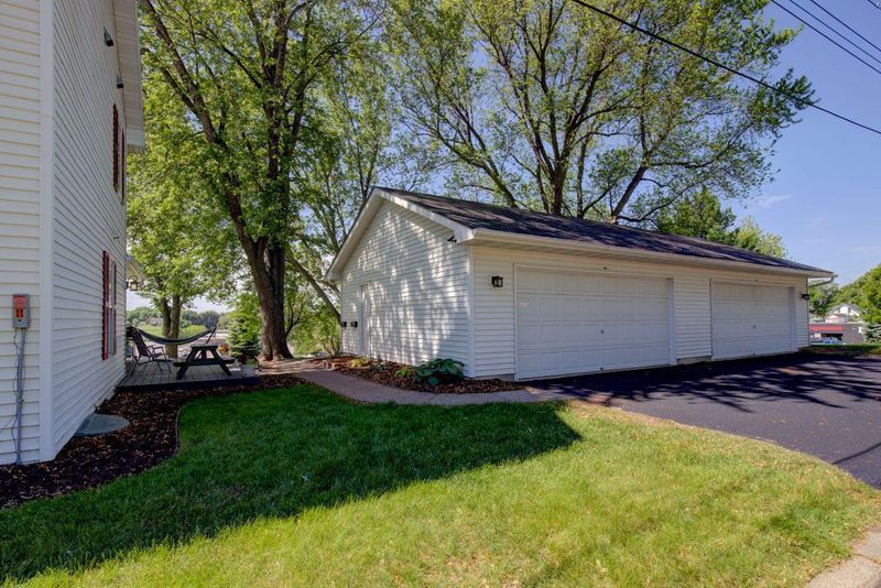 500 S Pine St, Waconia, MN 55387