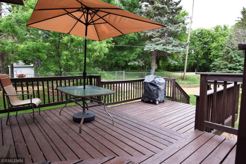 1004 Leisure Ln, Burnsville, MN 55337