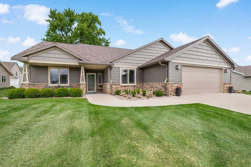 2212 St John Ct, North Mankato, MN 56003