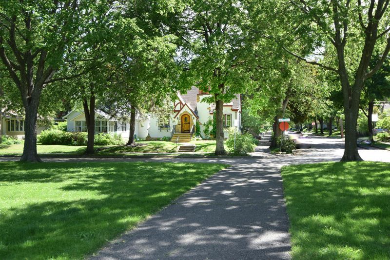 3300 Xerxes Ave N, Minneapolis, MN 55412