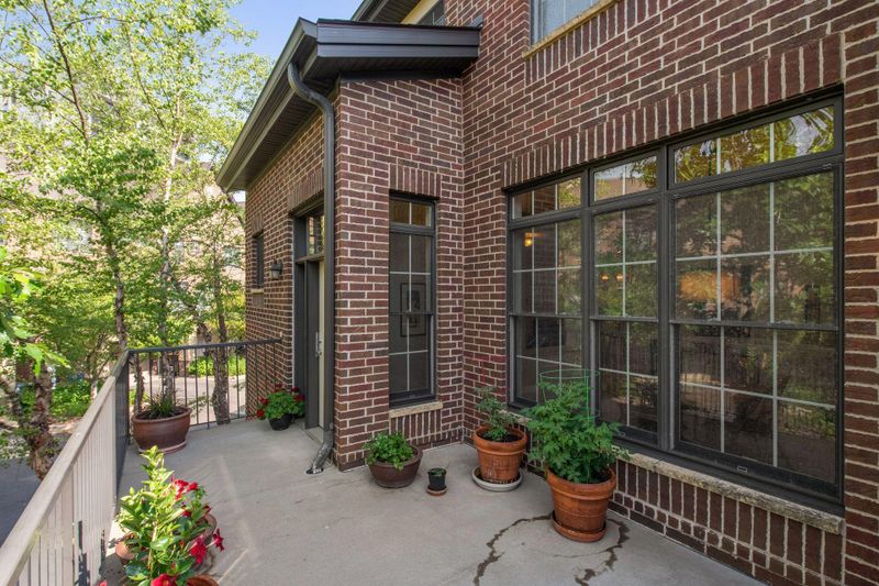841 River Mews Ct, Minneapolis, MN 55414