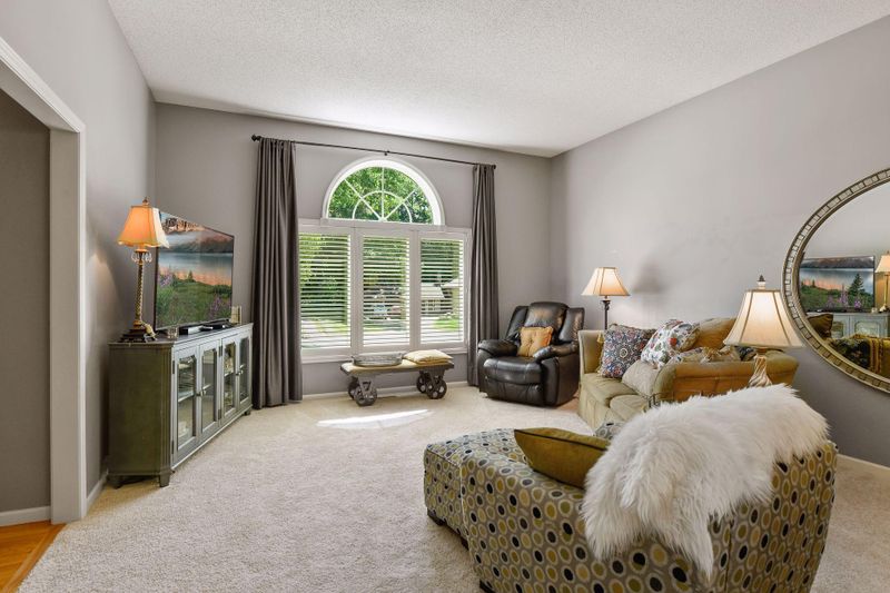 8120 Lower 129th Ct, Apple Valley, MN 55124