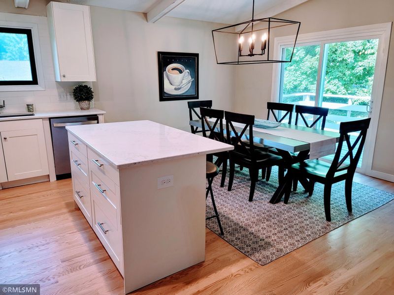 6885 Tartan Curve, Eden Prairie, MN 55346