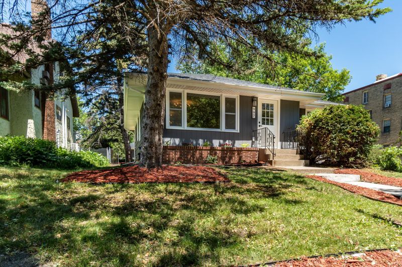 997 Osceola Ave, Saint Paul, MN 55105