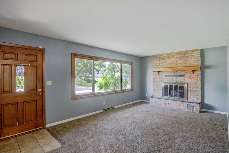 171 Summer Ave, Maplewood, MN 55117