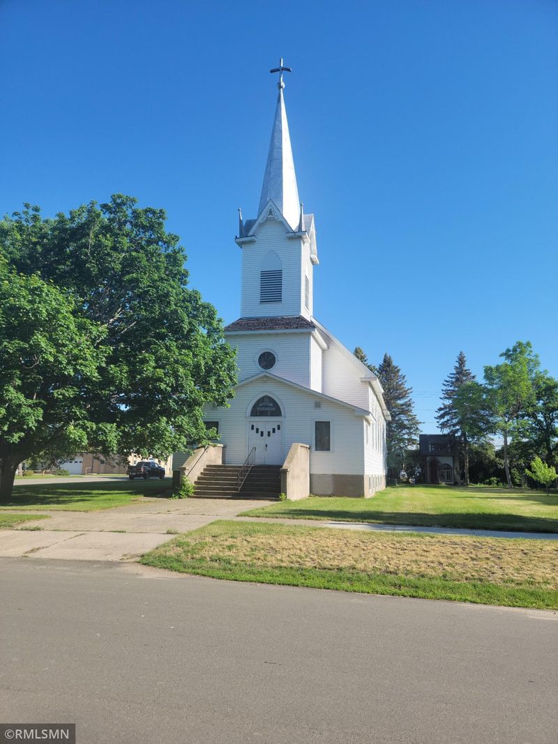 210 Leslie Ave W, Clarissa, MN 56440