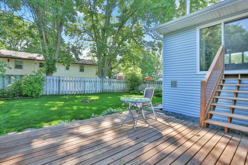 2457 Navajo Rd, North Saint Paul, MN 55109