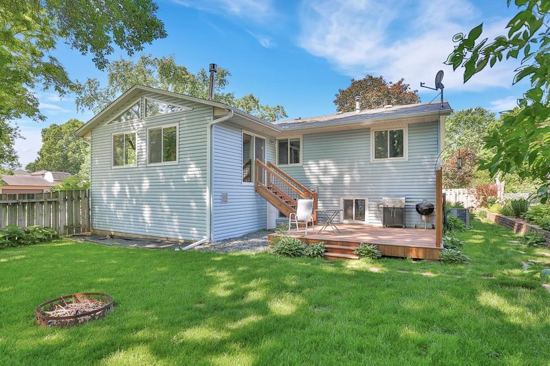 2457 Navajo Rd, North Saint Paul, MN 55109