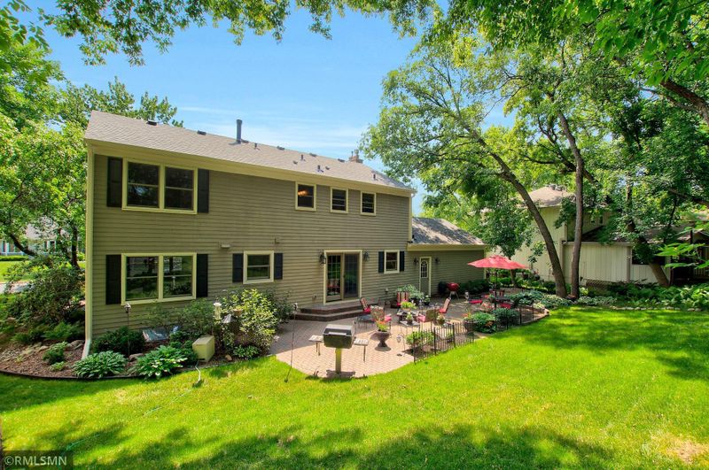 14812 Southpointe Curve, Burnsville, MN 55306