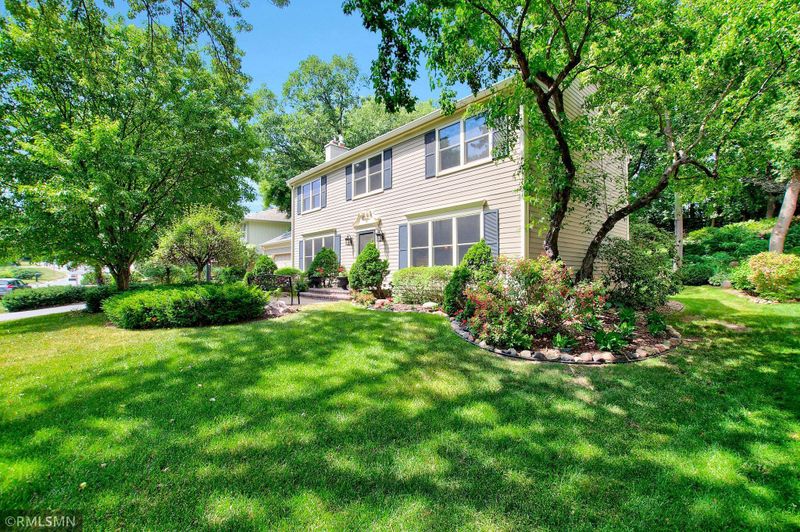 14812 Southpointe Curve, Burnsville, MN 55306
