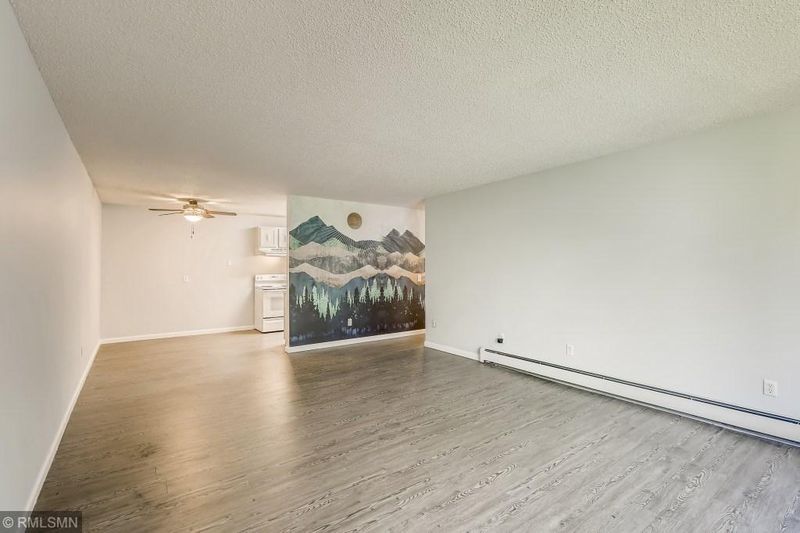 4009 Heritage Hills Dr #301, Bloomington, MN 55437