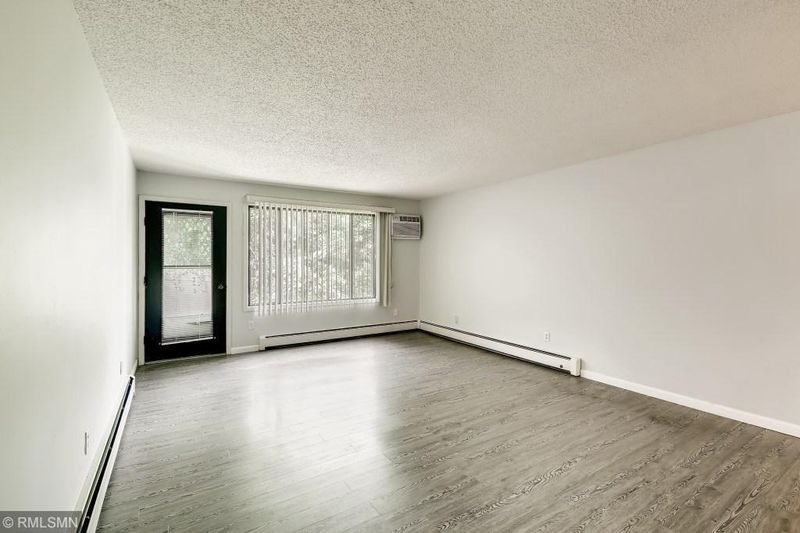 4009 Heritage Hills Dr #301, Bloomington, MN 55437