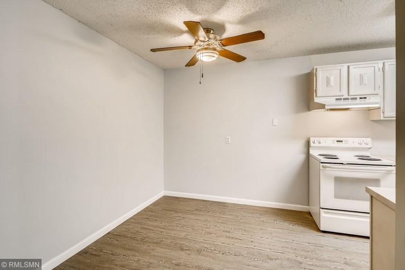 4009 Heritage Hills Dr #301, Bloomington, MN 55437