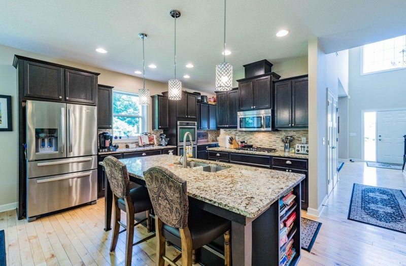 819 Beach Rd, Waconia, MN 55387