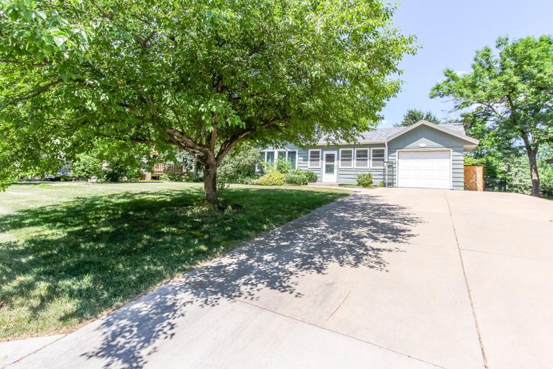 557 Arner Ave, Shoreview, MN 55126