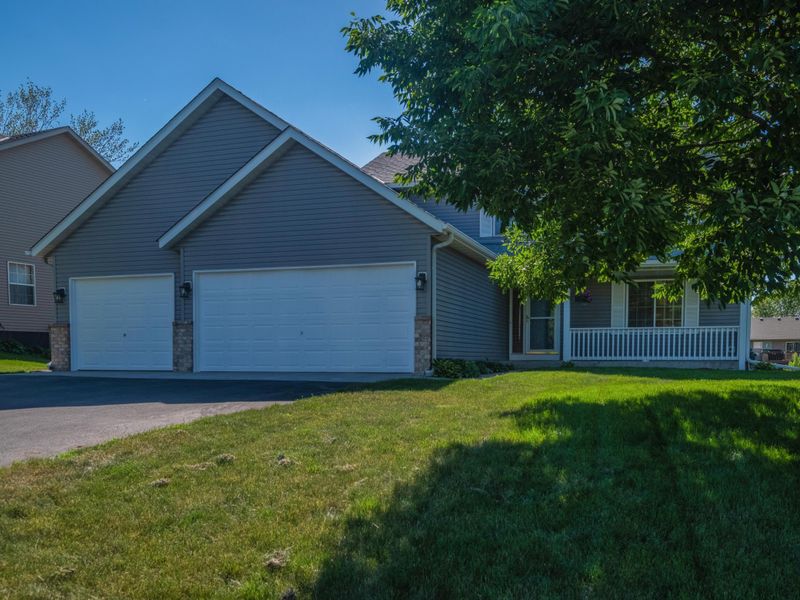 828 Lindsey Ln, Belle Plaine, MN 56011