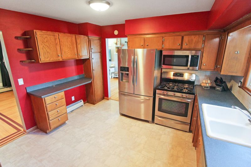 7916 35th Ave N, Crystal, MN 55427