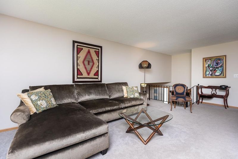 16180 Hillcrest Ln, Eden Prairie, MN 55346