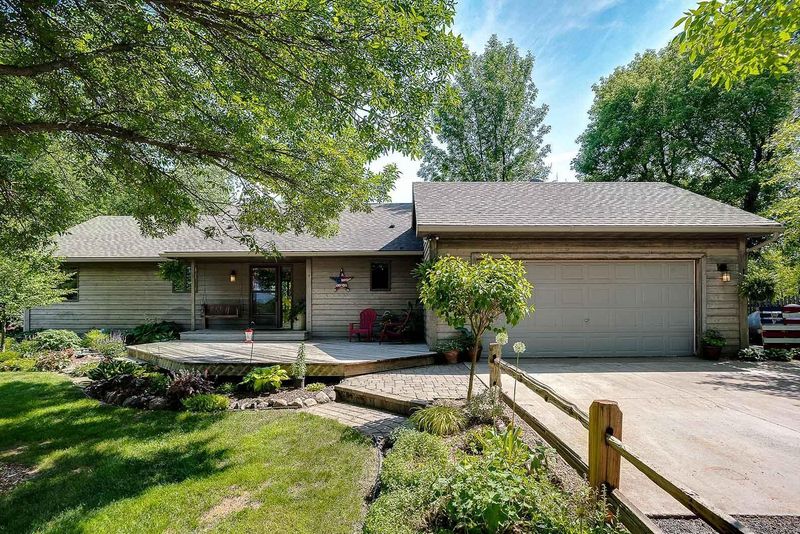 14643 255th St, Lindstrom, MN 55045