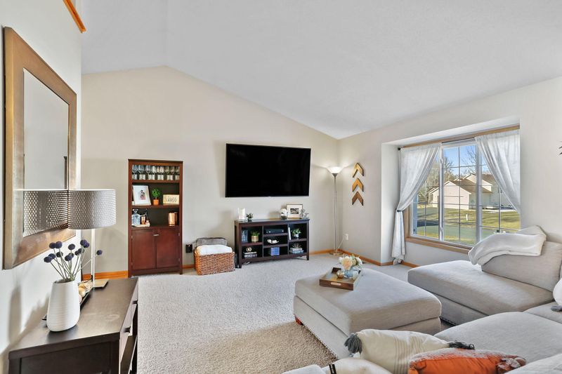 9428 Minnesota Ln N, Maple Grove, MN 55369