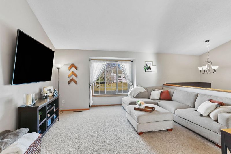 9428 Minnesota Ln N, Maple Grove, MN 55369