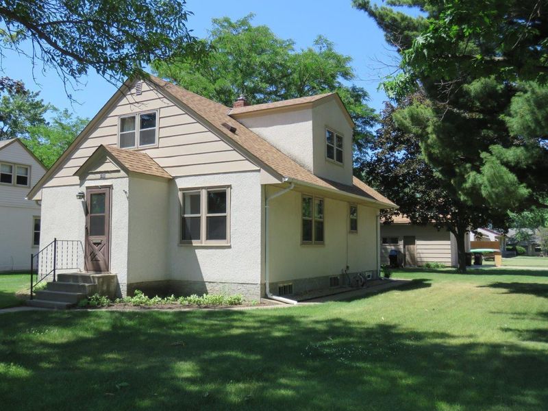 533 2nd Ave NW, Osseo, MN 55369
