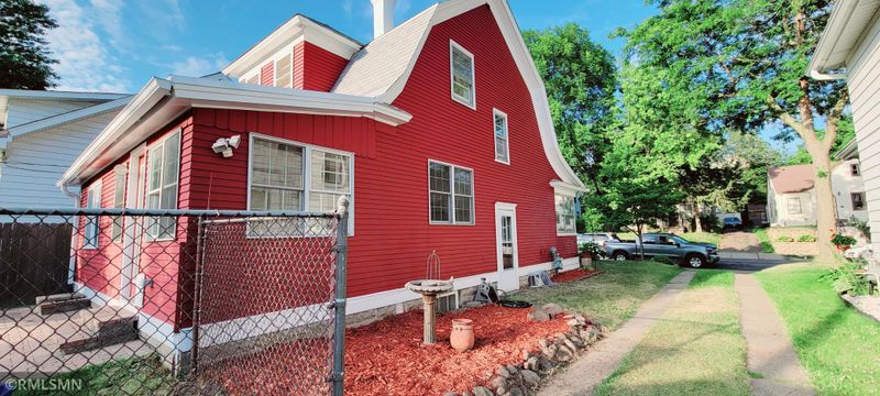 983 Como Pl, Saint Paul, MN 55103