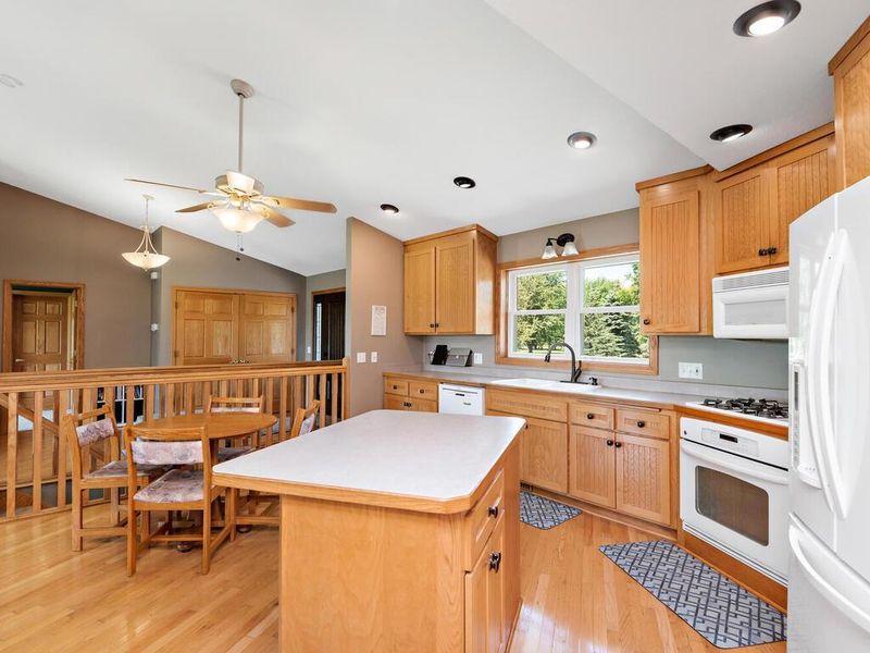 19615 Country Rd E, Rogers, MN 55374