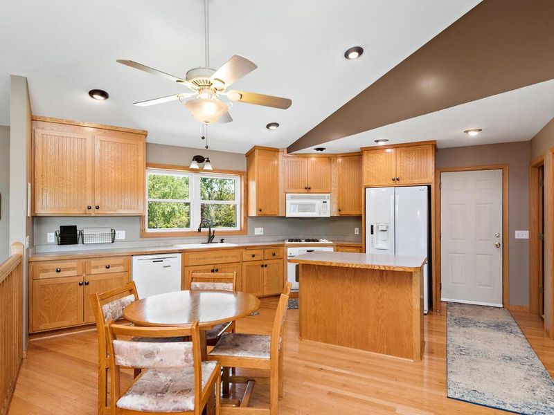 19615 Country Rd E, Rogers, MN 55374
