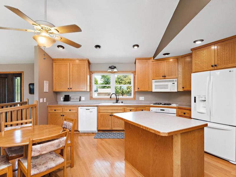 19615 Country Rd E, Rogers, MN 55374