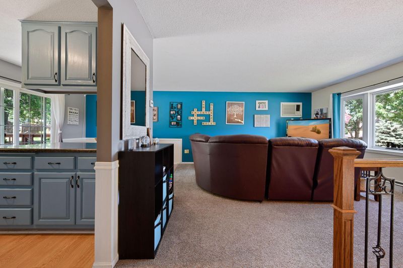127 Linden Ave E, Winsted, MN 55395