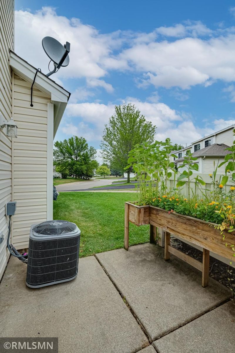 13223 Bush Ln, Eden Prairie, MN 55347