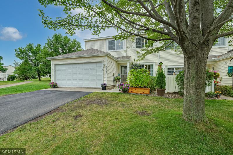 13223 Bush Ln, Eden Prairie, MN 55347