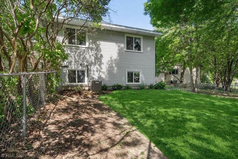 105 Welter Cir, Saint Michael, MN 55376