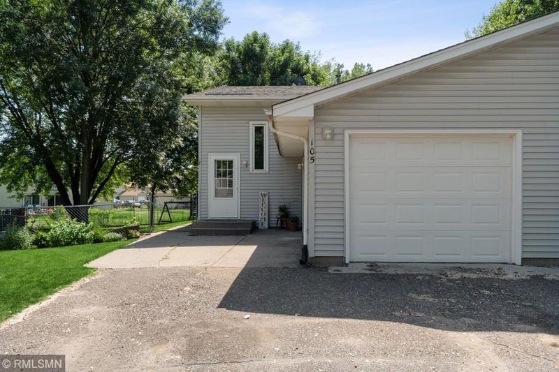 105 Welter Cir, Saint Michael, MN 55376