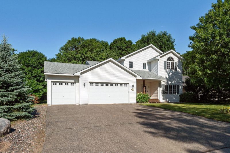 6018 Red Oak Dr, Rockford, MN 55373