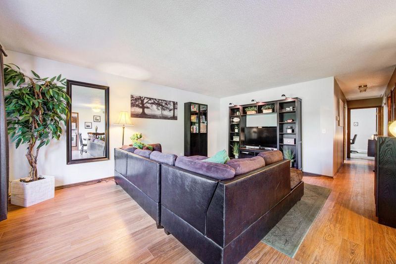 1309 Balsam Trl E, Eagan, MN 55123