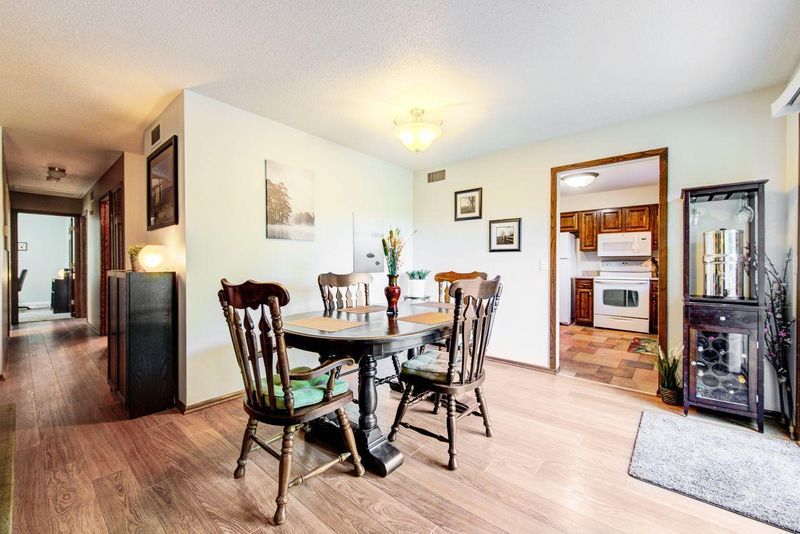 1309 Balsam Trl E, Eagan, MN 55123