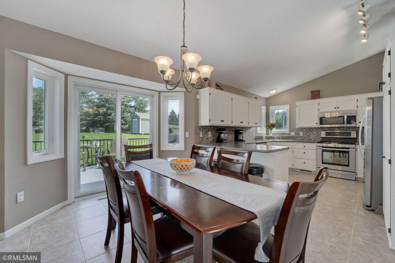 813 Moonlight Pl, Woodbury, MN 55125
