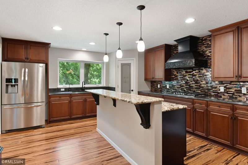 7435 Dahlgren Rd, Chaska, MN 55318