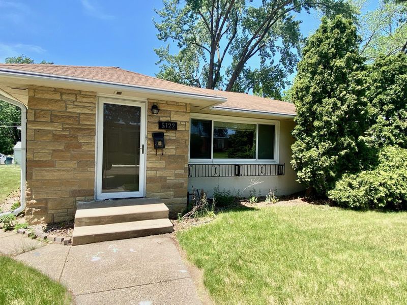 5122 5th St NE, Columbia Heights, MN 55421