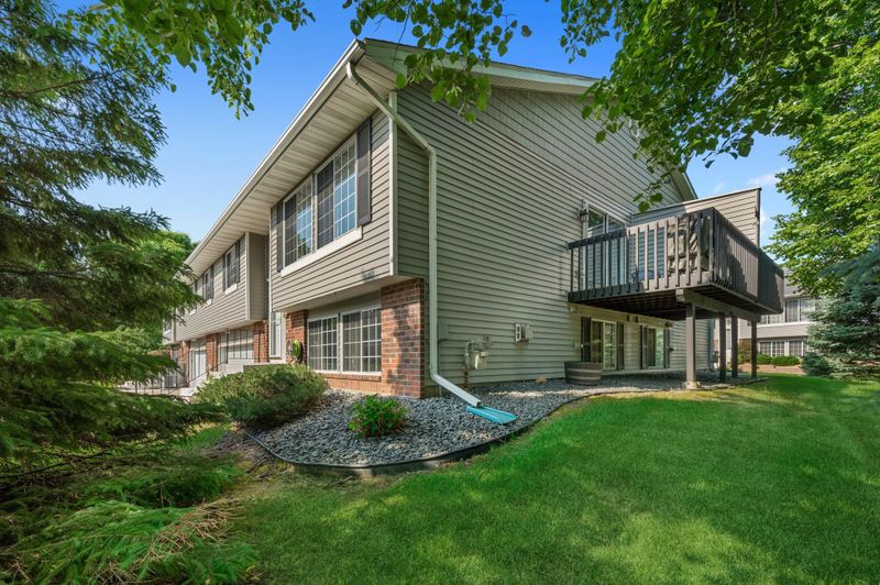 7681 13th St N, Oakdale, MN 55128