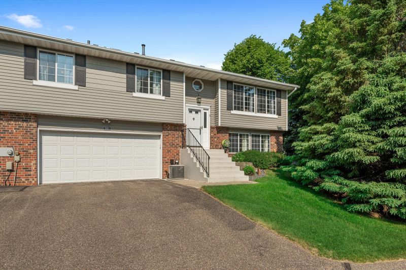 7681 13th St N, Oakdale, MN 55128
