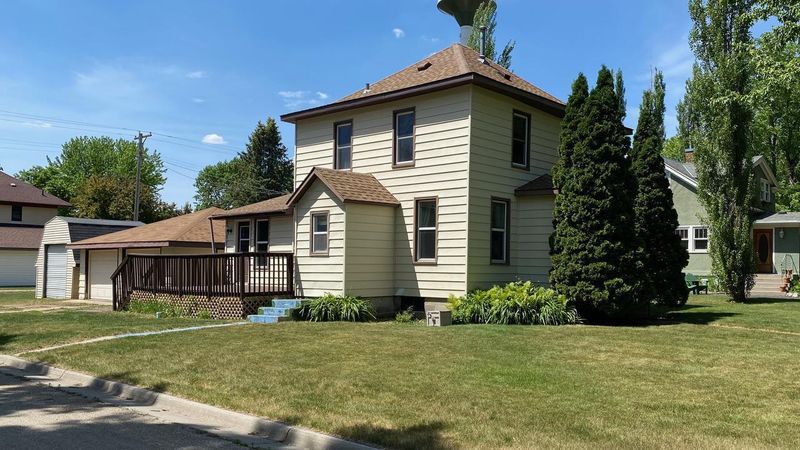 301 Drury Ave, Lowry, MN 56349