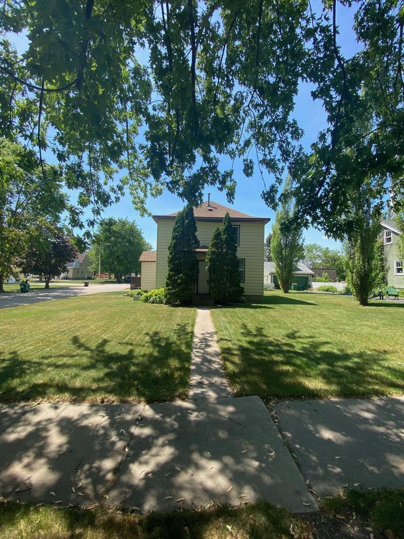 301 Drury Ave, Lowry, MN 56349