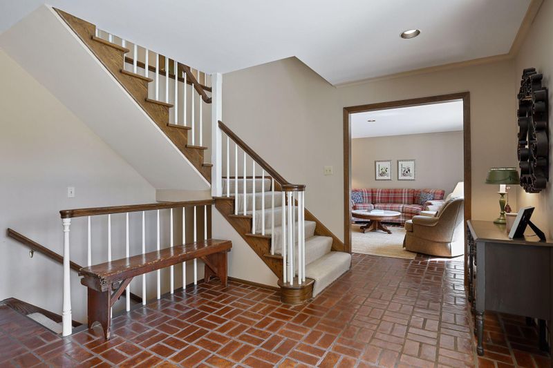6986 Tupa Dr, Edina, MN 55439