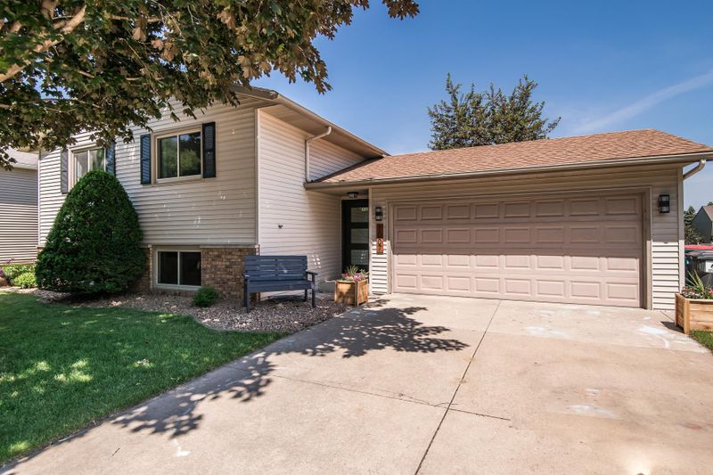 1007 Chalet Dr NW, Rochester, MN 55901