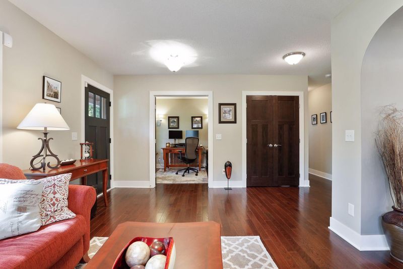 448 Warwick St, Saint Paul, MN 55105
